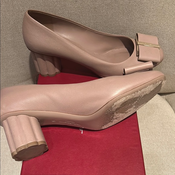 Ferragamo Capua Pump - Picture 9 of 11